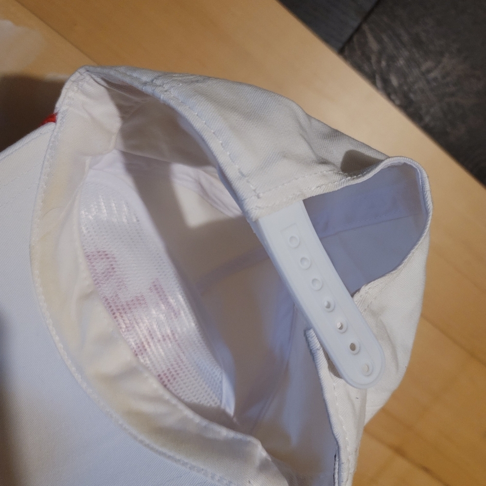 Coca-Cola White and Red Cap - Picture 7 of 7